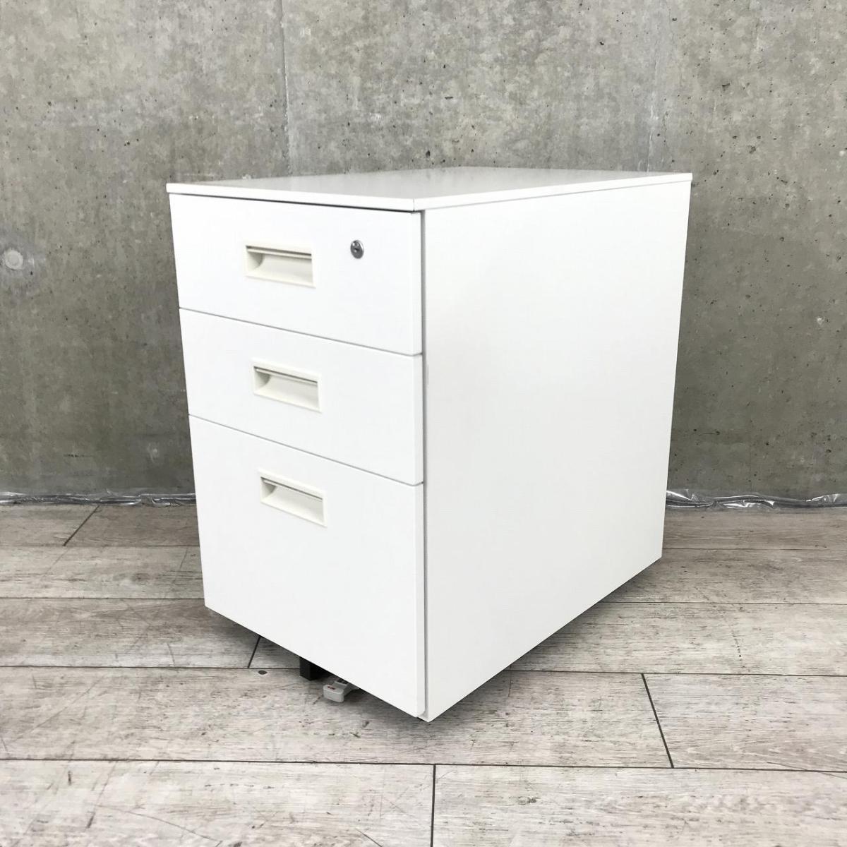 【フリアドデスクや平机の収納力アップに！書類整理のスタンダードアイテム！】■江戸崎共栄工業製　３段ワゴン　デスクインワゴン　W400×D575×H615㎜　■シリンダー錠　■ホワイト【弊社使用欄：A01019160】【SN】
                        その他シリーズ
                                    中古
            