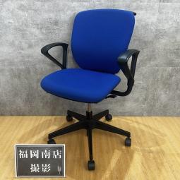 【南】イトーキ製のオフィスチェア【プラオシリーズ/固定肘/コートハンガー付き】が入荷しました！＊熊本市で、中古オフィス用品・オフィス家具をお探しなら「オフィスバスターズ熊本サテライト店」へ＊※サテライトは商談スペースのみの為、在庫は福岡の在庫を掲載しております。商品につきましてはお電話にてお問い合わせください。＊