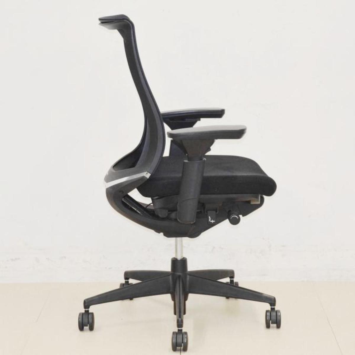 中古】ベゼル 樹脂脚 コクヨ/KOKUYO 肘付ミドルバックチェア