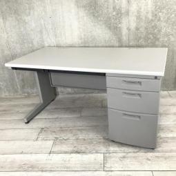 【広々としたワークスペースでストレスを軽減！】■イトーキ（ITOKI）製　CZNデスク　片袖デスク　W1400×D700×H700ｍｍ　■グレー　■シリンダー錠