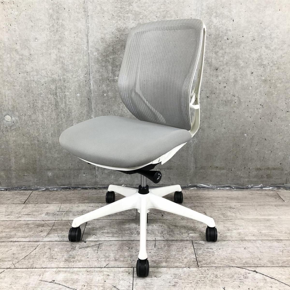 【前傾チルト機能付き】【オカムラ製品で最も人気を集める高機能メッシュチェア！】■オカムラ（okamura）製　シルフィ（Sylphy）チェア　肘無し　ローバック　背面メッシュ　■グレー【弊社使用欄：A01027532】
                        シルフィーメッシュ
                                    中古
            