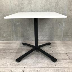 【ホワイト天板のカフェ風テーブル！リフレッシュスペースなどに！】■イトーキ/ITOKI　DJ　角テーブル　ミーティングテーブル　カフェテーブル　W750㎜　■ホワイト天板×ブラック脚 【入替セールにつき30%OFF！】