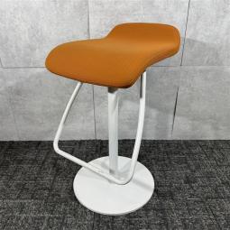 【状態考慮し特価☆スタイリッシュなデザイン！上下昇降可能なカウンターチェア！】■オカムラ　メルチェシリーズ　カウンターチェア　上下昇降　オレンジ　ハイチェア　福岡　博多　天神　九州最大級