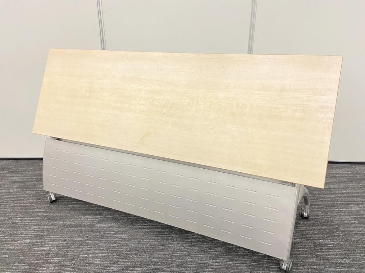 【研修/セミナー用にもオススメ！】】■イトーキ製　サイドスタックテーブル　W1800×D600×H700mm　幕板付き　人気の木目カラー！
                        リリッシュ
                                    中古
            