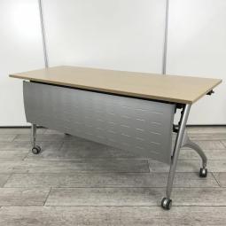 【スタイリッシュで上質なデザイン！】■イトーキ製　サイドスタックテーブル　幕板パネル付　 ■W1800×D600×H700mm　ファインウォールナット　木目柄天板