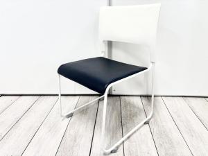 ミーティングや休憩スペースに人気！ビニールレザータイプのスタッキングチェアがロット入荷！病院や診療所などにもおすすめ！
■中央可鍛工業/MORループスタッキングチェア/ネイビー