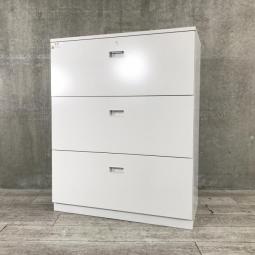 【A4ファイルも沢山収納可能！ホワイトカラーの人気シリーズ３段ラテラル書庫！】■イトーキ　シンライン (THIN LINE)　３段ラテラル書庫　ローキャビネット　■ホワイト　■シリンダー錠　■天板付【AD】