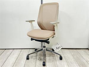 前傾機能チェアの代名詞が大量入荷中！おすすめの大人気チェア！/オススメ(おすすめ) /人気商品
■ホワイトボディ　アジャストアーム アームレスト付/オカムラ/シルフィーメッシュ/ベージュ