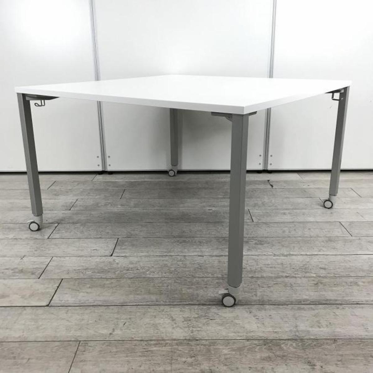 【在庫入れ替えSALE】【キャスター付きで移動も楽楽！】コミュニケーションを円滑にするツール！囲んで話し合えば、創造を超える意見が飛び出すかも！
■オカムラ/アプションフリー/ホワイト　■幅1200㎜×奥行1200㎜　〈岐阜・愛知・三重・静岡・福井〉
                        アプションフリー
                                    中古
            