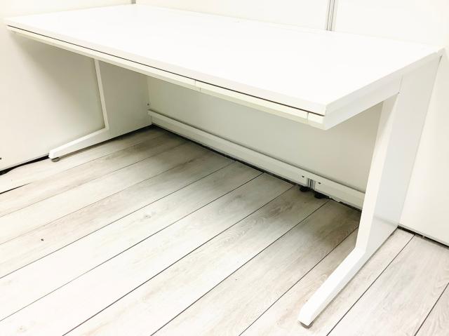【ゆとりのあるワークスペースで作業効率アップ！】■オカムラ　アドバンスシリーズ　平デスク　W1600×D700×H720mm　ホワイト【OKAMURA　ADVANCE】