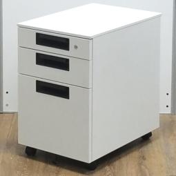 ★プラス製　フラットラインシリーズ　ホワイト　H600サイズ　シリンダー錠　書類整理に便利！　平机の相棒！　デスクインワゴン　3段ワゴン！！