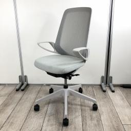 【2022年製】【1脚限定】【クレジット決済優先】【背面破れあり】イトーキ　ノート　ハイバックモデル　アジャスタブル肘　テクスチャードメッシュ　張地：ライトグレー 　オフィスバスターズ　梅田本店