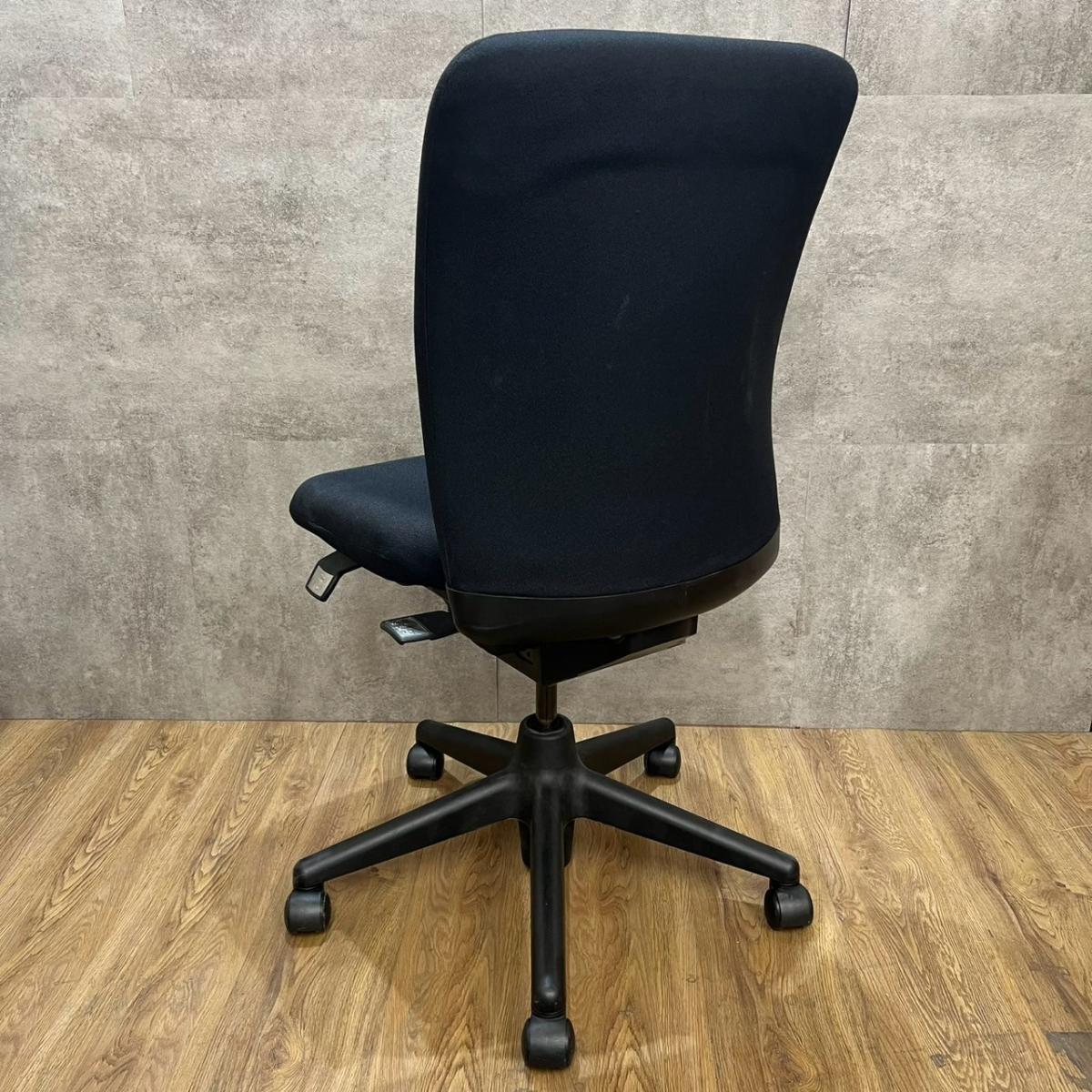 若*様 手工品　シノワズリ様式本革張りハイバックアームチェア　　サイドチェア 中古】 HAWORTH/ヘイワース 肘無ハイバックチェア 534777 - 中古