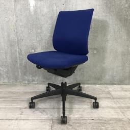 【在庫入替品！】【4脚限定】納得の座り心地！魔法のように売れ続けている定番のオフィスチェア！■コクヨ（KOKUYO）　ウィザード（wizard）チェア　ローバック仕様　肘無し　■色：ミディアムブルー×ブラックシェル　オフィスバスターズ　梅田本店