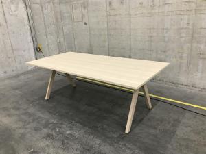 【人気の木目調テーブル！】【1台限定】■コクヨ製　デイズオフィス　ミーティングテーブル　ナチュラル　 ABW商材　オフィスバスターズ　梅田本店
