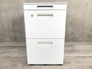 【コンパクトな奥行500㎜タイプ！A4書類が2段で収納可能！】■コクヨ（KOKUYO）製　GTワゴンシリーズ　3段ワゴン　デスクインワゴン　W395×D500㎜　■シリンダー錠　■色：ホワイト　【弊社使用欄：A01017208】【ID】