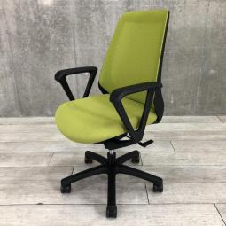 【理想的な作業姿勢をキープ！デスクに納まりの良いコンパクトメッシュチェア！】■イトーキ（ITOKI）　ノナチェア（nona）　ハイバック　肘付き　■背面メッシュ　■モスグリーン×ブラックフレーム【入替セールにつき20%OFF！】
