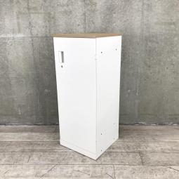 【幅450㎜・フラットで美しい片開き書庫！】■片開き書庫　ローキャビネット　W450×D450×H1120　ホワイト　ナチュラル調天板付き　ベース付き　シリンダー錠/
イトーキesキャビネット