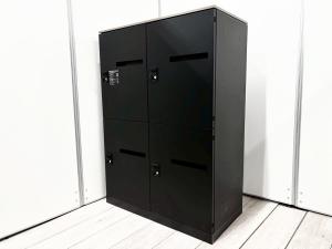【ブラック×木目のおしゃれ仕様！】カフェ調のオフィスにもピッタリなカラーリング！フリーアドレスデスクとも相性抜群なパーソナルロッカー！
■オカムラ/ピクスライン/ブラック　4人用ロッカー　木目天板付き　ダイヤル錠　メールロッカー