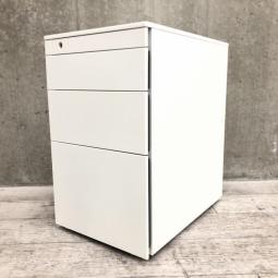 【珍しい４段タイプ！取っ手の主張が少ないスタイリッシュなデザイン！】■オカムラ（okamura）　プロユニット（Pro Unit）　4段ワゴン　H650mm　■シリンダー錠　■ホワイト 【平机・フリーアドレスデスクのお供に！】