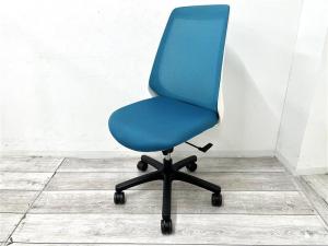【定価約7万円】【座りやすくてコンパクト！肩回りが動かしやすい背面メッシュの人気チェア！】■イトーキ（ITOKI）　ノナ（nona）チェア　ハイバック　肘無　　■背面メッシュ　■ストロングブルー × ホワイトフレーム