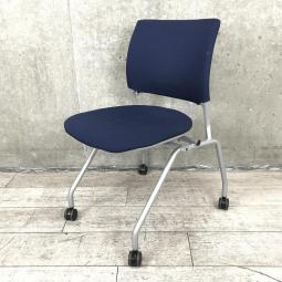 【ショッピングカートのように平行に重ねて収納することが可能！背中を包み込む美しいカーブとベンディング機構が人気！】■オカムラ（okamura）　エレナ2（Elena2）　ネスティング　会議用　ミーティングチェア　■ブルー