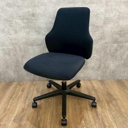 【南】コクヨ製の大人気オフィスチェア【グーフォシリーズ】が入荷しました！福岡市拠点の「オフィスバスターズ福岡南店」は、福岡はもちろん、岡山・広島エリアにも対応しています。中古オフィス家具・チェア・デスク・複合機など一式手配可能。各地に特化した在庫とワンストップ対応で、起業・移転・レイアウト変更にしっかり対応し、岡山・広島でも安心の選択肢をご提供します。