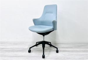 【倉庫在庫品】オカムラ製の大人気ミーティングチェア【ライブスシリーズ】が入荷予定となります！福岡市拠点の「オフィスバスターズ福岡南店」は、福岡はもちろん、岡山・広島エリアにも対応しています。中古オフィス家具・チェア・デスク・複合機など一式手配可能。各地に特化した在庫とワンストップ対応で、起業・移転・レイアウト変更にしっかり対応し、岡山・広島でも安心の選択肢をご提供します。