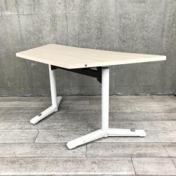 ★倉庫在庫品/レア★オカムラ製の【台形テーブル/ライブスシリーズ】が入荷予定となります！　＊福岡市で、中古オフィス用品・オフィス家具をお探しなら「オフィスバスターズ福岡南店」へ＊