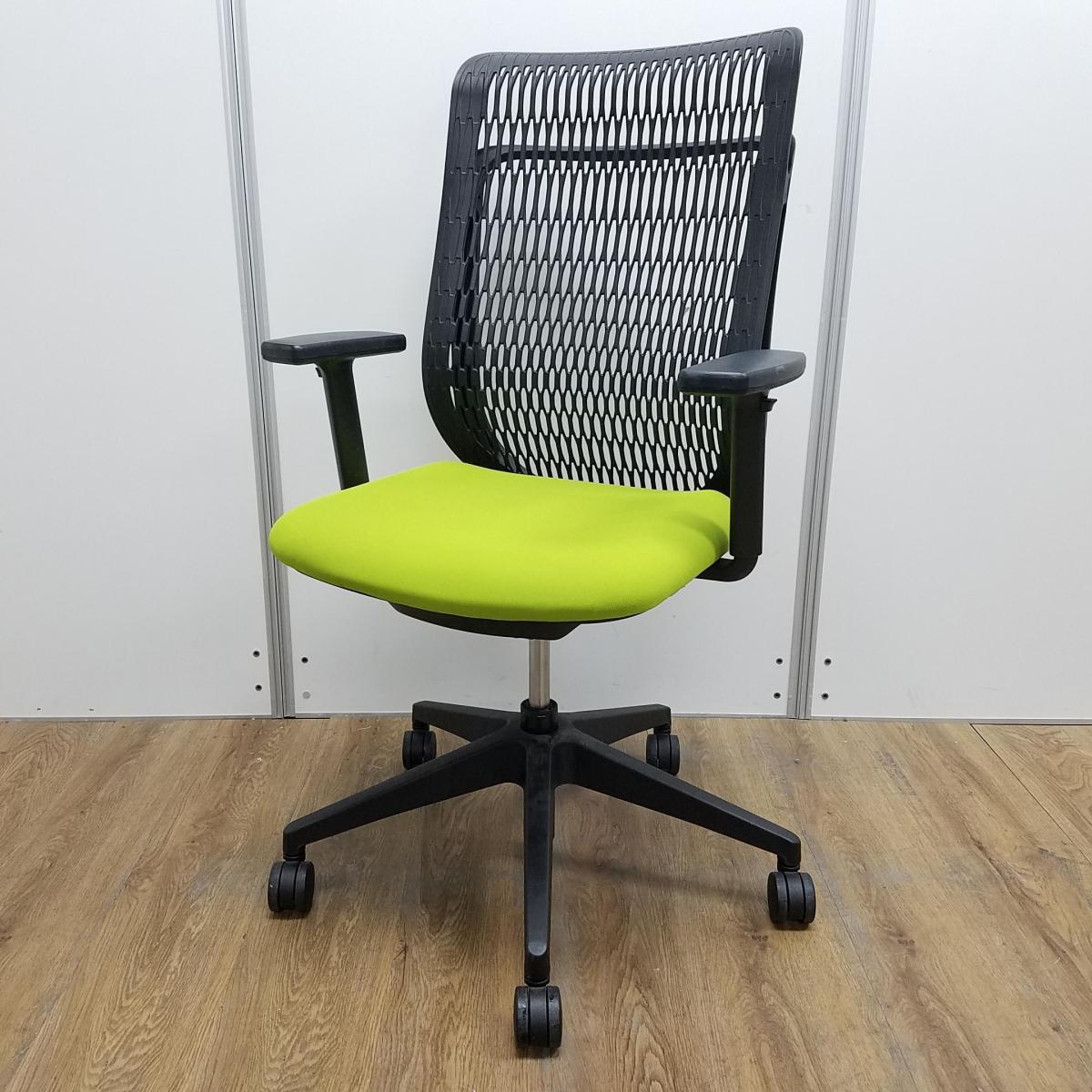 【商品入替のため、残り3脚限り】ウチダ製　AJシリーズ　グラスグリーン　ヌードタイプ　樹脂メッシュ　可動肘　珍しい背面樹脂メッシュ　背もたれしっかりサポート！　大人気ウチダ製のAJチェア入荷　肘付きハイバックチェア！！
                        AJチェア
                                    中古
            