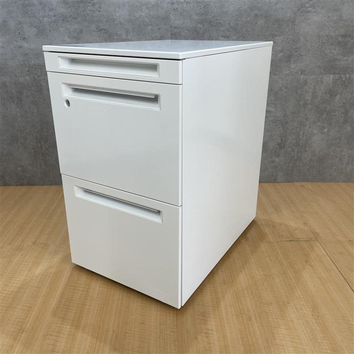 【南】オカムラ製の3段ワゴン【アドバンスシリーズ】が入荷しました！福岡市拠点の「オフィスバスターズ福岡南店」は、福岡はもちろん、岡山・広島エリアにも対応しています。中古オフィス家具・チェア・デスク・複合機など一式手配可能。各地に特化した在庫とワンストップ対応で、起業・移転・レイアウト変更にしっかり対応し、岡山・広島でも安心の選択肢をご提供します。
                        アドバンス
                                    中古
            