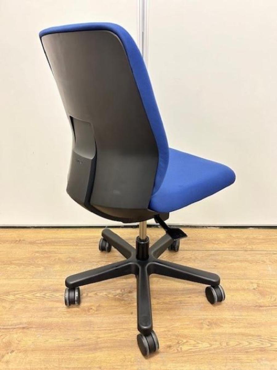 ITOKI★トルテチェア★美品★肘付き★定価約6万円 中古】トルテチェア イトーキ/ITOKI 肘無ローバックチェア