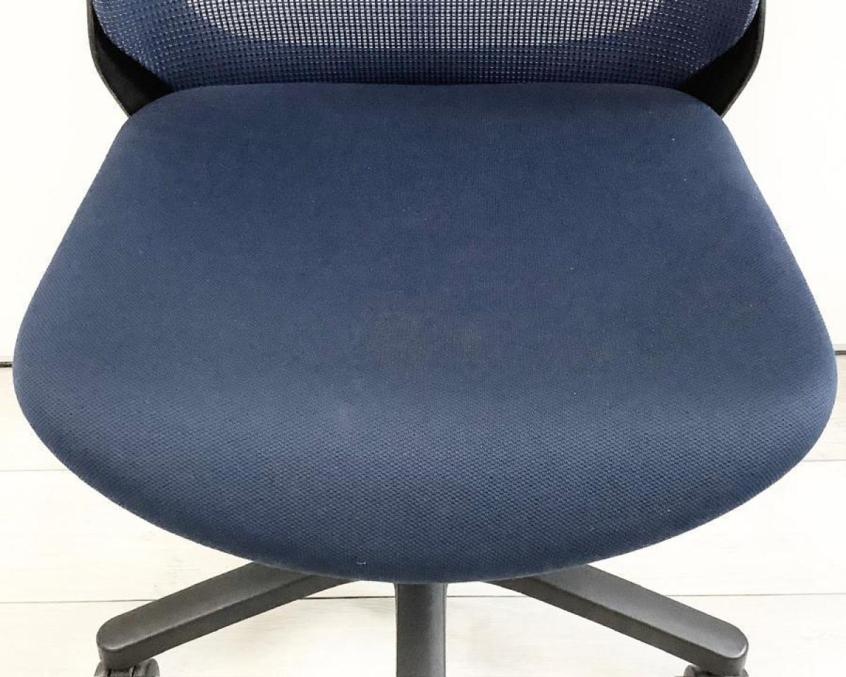 こーき KOKI（コキ スタッキングアームチェア） DESALTO | カッシーナ
