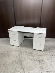 【在庫セール品・1台限定】【K】■コクヨ（KOKUYO）製　iSシリーズ　両袖デスク　W1400mm×D650mm　■色：ホワイト　引き出し付き　■中央配線カバー欠品【上長席におすすめ！収納量抜群の両袖机】