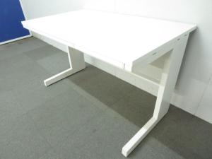 【スタンダードなデザインで使いやすい！】■ウチダ　スカエナシリーズ　平デスク　W1200×D700×H720mm　ホワイト【UCHIDA　SCAENA　Stype】