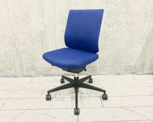 【身体の動きに合わせてフィットするチェア！】■コクヨ製　ウィザード　肘無ローバックチェア　■ブルー【弊社使用欄：A01024453】