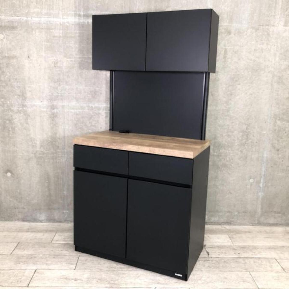 【シックなキッチンキャビネット！給湯室にオススメ】■オカムラ（okamura）　アルトピアッツァシリーズ　キッチンキャビネット　■W900×D520×H1790㎜　■コンセント付　■本体：ブラック　天板：木目ナチュラル【K9】
                        その他シリーズ
                                    中古
            