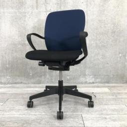 【限定1脚】/イトーキ製　ツートンカラー　ブラック×ネイビー　固定肘付　オフィスチェア　上下昇降チェア　回転椅子　事務椅子　福岡　中古　安い　格安