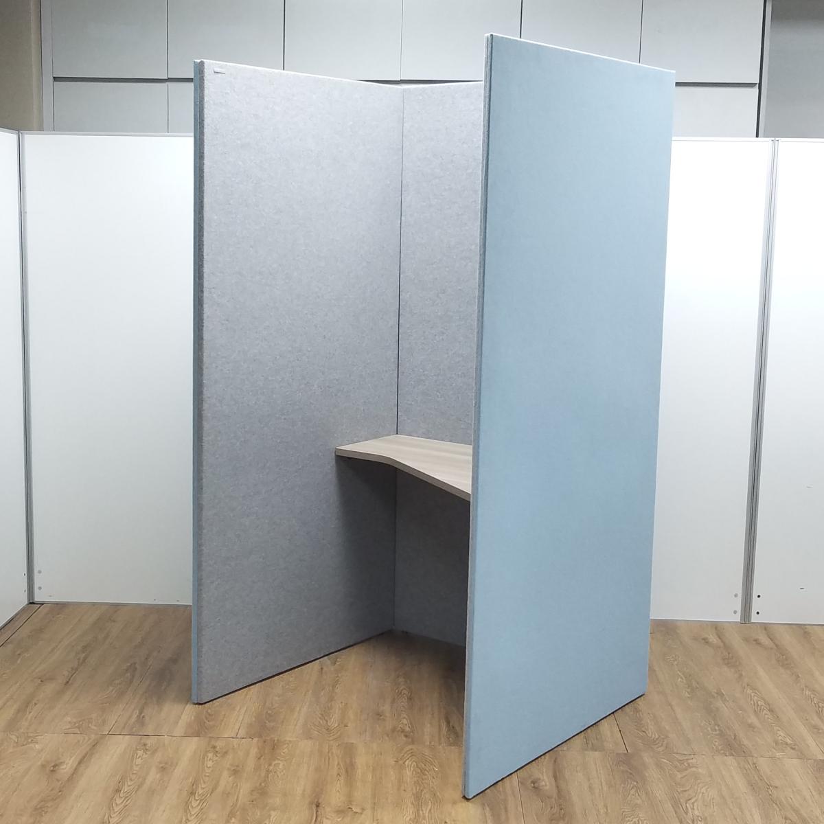 【右開口タイプ】【ワーカーの集中を高める省スペースなワークブースが入荷！】■オカムラ(okamura)製　ドレープシリーズ(テトラタイプ)　集中ワークブース 　(W1100/D1200/H1920)　■グリーン×ライトグレー　■ライト付　■コンセント付
                        ドレープ
                                    中古
            