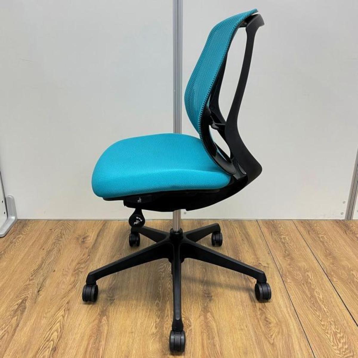 at　オカムラ　シルフィーチェア　ローバック　固定肘　前傾機能　メッシュ　中古品 中古】シルフィーメッシュ オカムラ/okamura 肘付ローバック