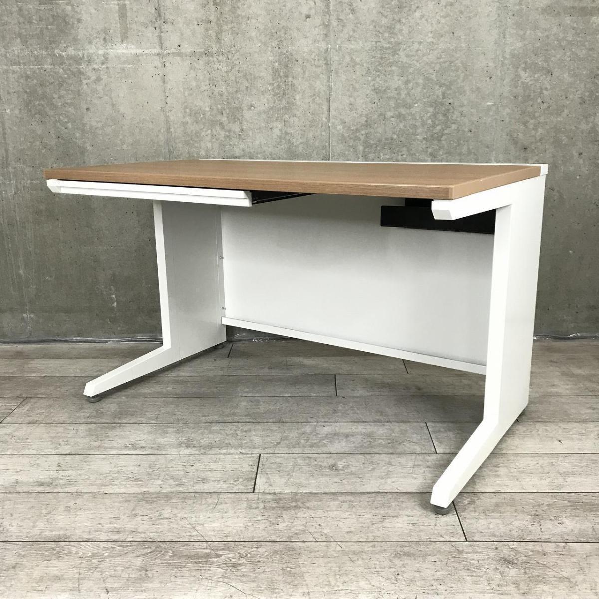 【定価約9万円】【ワイヤリング機能が充実！清潔感のあるホワイトカラーにおしゃれなナチュラル天板の平机！】■オカムラ(okamura)　アドバンスシリーズ　平机　幅1200㎜　■天板：ナチュラル/本体：ホワイト　※右側引き出し無し 【弊社使用欄：A01005400】【ID】
                        アドバンス
                                    中古
            