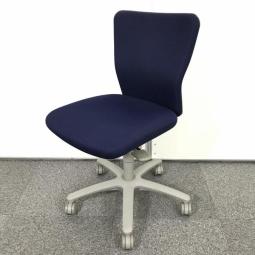 【オフィスの王道チェアが入荷！ どんなお部屋でもなじみやすい商品となります！】■オカムラ（okamura）製　カロッツァ（Carrozza）チェア　肘無ローバックチェア　■ブルー(ダークブルー)【分厚いクッションとシンプルで使いやすい操作性！】【入替セールにつき20%OFF！】