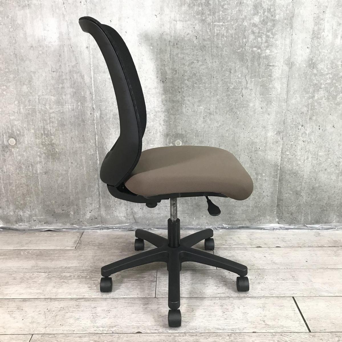 ITOKI イトーキ　廃盤 トニコチェア ベージュ　レトロモダン 高品質でお買い得。中古オフィス家具【チェア（イス/いす/椅子
