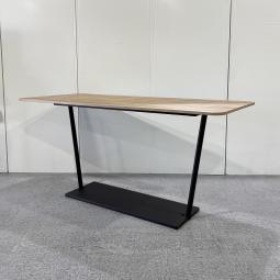 【デザイン性に優れたラウンジ空間向けテーブル！】■コクヨ（KOKUYO）製　リージョン（Rerion）シリーズ　ハイカウンター　ハイテーブル　ミーティングテーブル　■天板：ティンバーミディアム　本体：ブラック