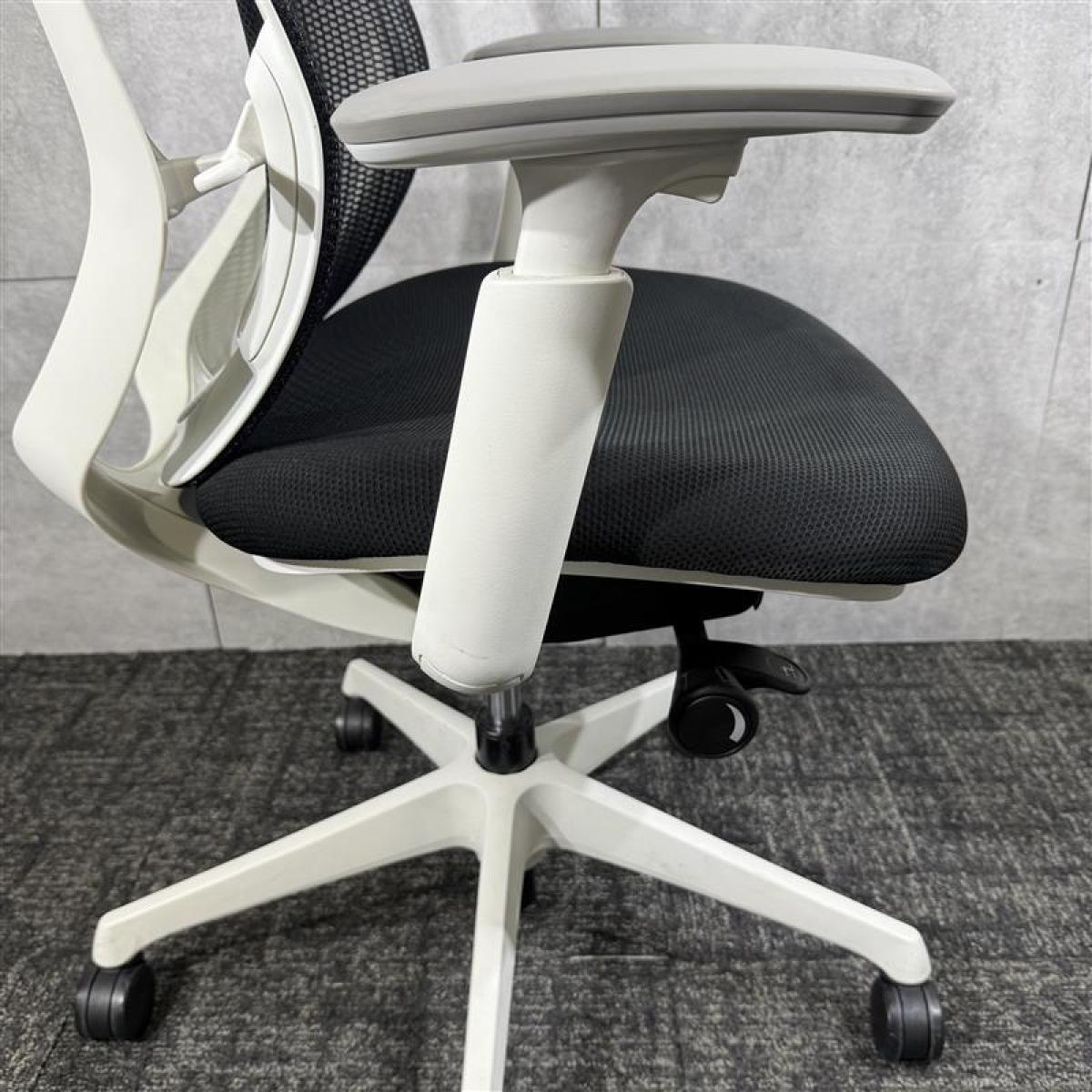 av　オカムラ　シルフィーチェア　ローバック　固定肘　前傾機能　メッシュ　中古品 中古】シルフィーメッシュ オカムラ/okamura 肘付ローバック