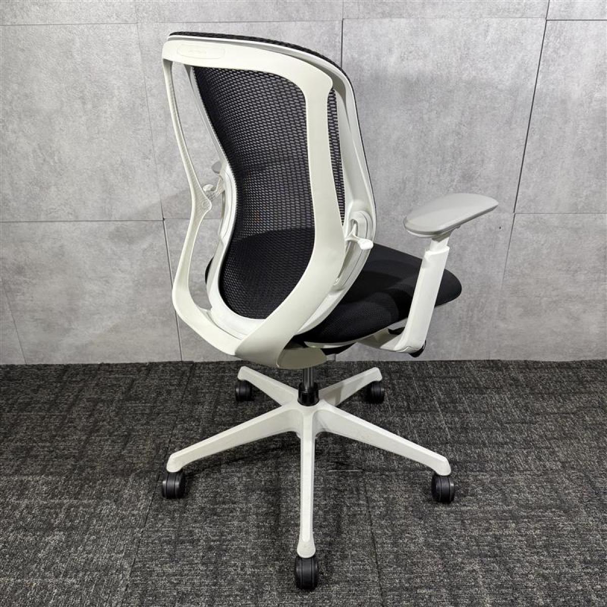 av　オカムラ　シルフィーチェア　ローバック　固定肘　前傾機能　メッシュ　中古品 中古】シルフィーメッシュ オカムラ/okamura 肘付ローバック