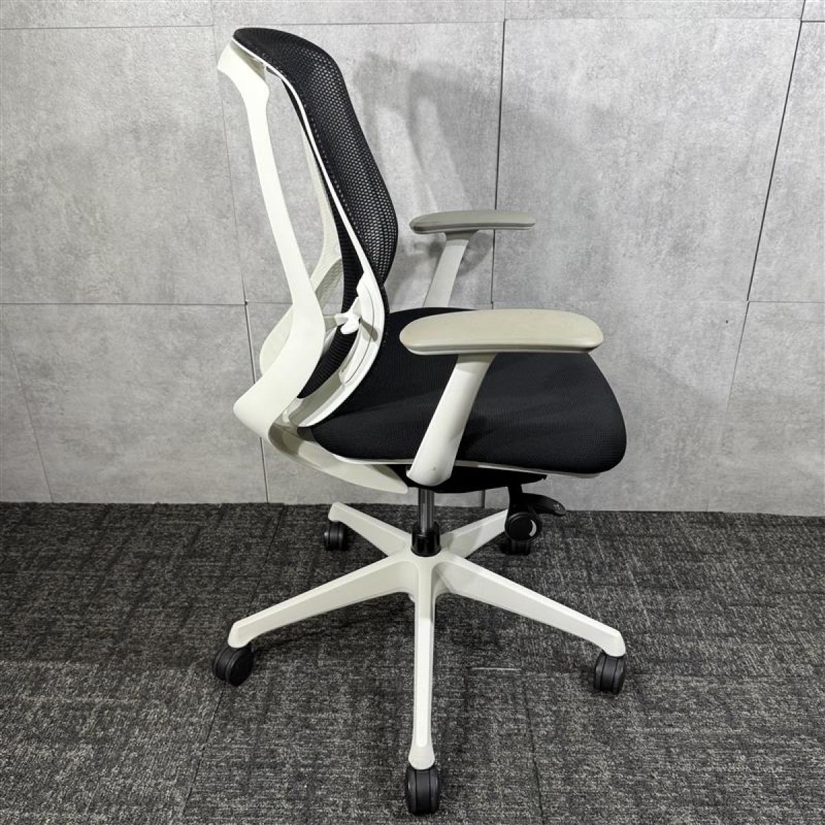 av　オカムラ　シルフィーチェア　ローバック　固定肘　前傾機能　メッシュ　中古品 中古】シルフィーメッシュ オカムラ/okamura 肘付ローバック