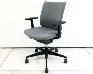 【オフィスの王道！納得の座り心地！魔法のように売れ続けている定番のオフィスチェア！】■コクヨ（KOKUYO）製　ウィザード（wizard）チェア　肘付き　ローバック　■固定肘　■スレートグレー×ブラックシェル
