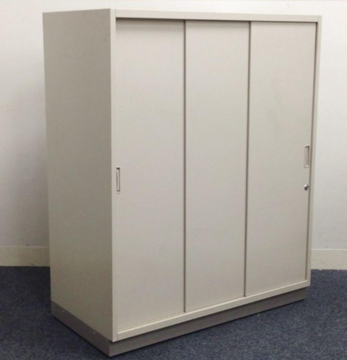 【在庫入替セール】【2台限定】【W900の定番サイズ】イトーキ　シンライン　ローキャビネット　引き違い(スライド式)書庫　グレー　収納庫　本棚　収納ラック　棚　収納家具　中古　オフィスバスターズ　神戸店
                        シンライン
                                    中古
            