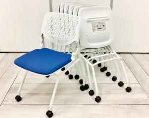 【セット商品（チェア×６脚）】多目的チェア ミーティングチェア ４本脚 ホワイト  オススメ(おすすめ) 大人気  ・Okamura/オカムラ ・Runa/ルナ ※横浜本店撮影画像※